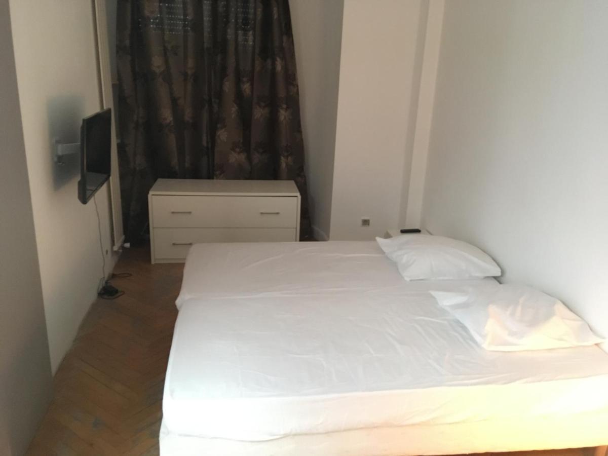 Pres De La Plage Ensoleille Apartment Juan-les-Pins Bagian luar foto
