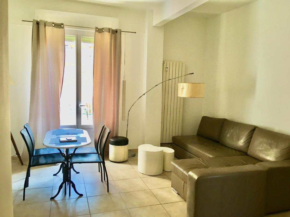Pres De La Plage Ensoleille Apartment Juan-les-Pins Bagian luar foto