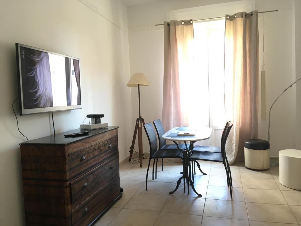 Pres De La Plage Ensoleille Apartment Juan-les-Pins Bagian luar foto